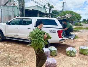 Hội Phụ nữ Công an tỉnh hỗ trợ tiêu thụ nông sản, đồng hành cùng các lực lượng tuyến đầu chống dịch Covid-19 