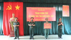 Trao kinh phí xây dựng nhà tình nghĩa quân dân 