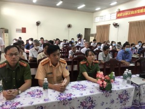 Tuyên truyền bảo đảm trật tự ATGT và phòng, chống tội phạm, ma túy trong linh mục, tu sĩ, tín đồ Công giáo - Báo Tây Ninh Online