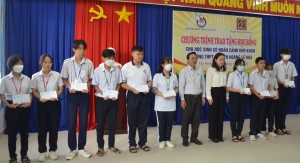 Hội Nhà báo Tây Ninh: Trao học bổng cho học sinh có hoàn cảnh khó khăn tại TP. Tây Ninh và huyện Dương Minh Châu - Báo Tây Ninh Online