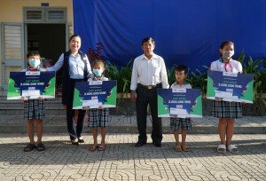 Công ty TNHH Đức Thành: Tặng quà học sinh Trường tiểu học Thanh Hoà - Báo Tây Ninh Online