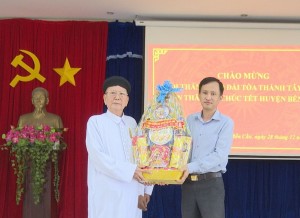 Ban Đại diện Hội thánh Cao đài Tòa thánh Tây Ninh: Chúc tết Huyện ủy, HĐND, UBND, UBMTTQVN huyện Bến Cầu - Báo Tây Ninh Online