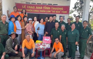 Chùa Thiền Lâm Gò Kén: Trao tặng nhà tình thương và quà cho hộ nghèo tại huyện Châu Thành tỉnh Bến Tre - Báo Tây Ninh Online