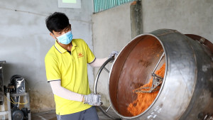 Để du khách chứng kiến quy trình chế biến muối ớt Tây Ninh - Báo Tây Ninh Online