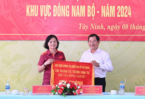 Cụm thi đua các trường chính trị khu vực Đông Nam Bộ tổng kết công tác thi đua, khen thưởng