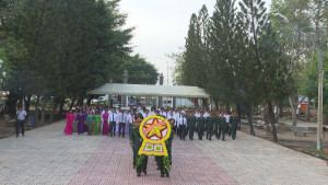 Hoà Thành: Viếng Nghĩa trang liệt sĩ nhân kỷ niệm 50 năm Ngày thống nhất đất nước