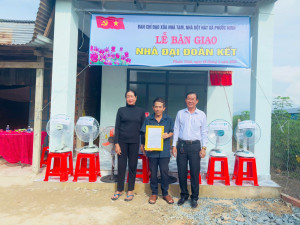Xã Phước Ninh: Trao nhà đại đoàn kết cho hộ khó khăn về nhà ở